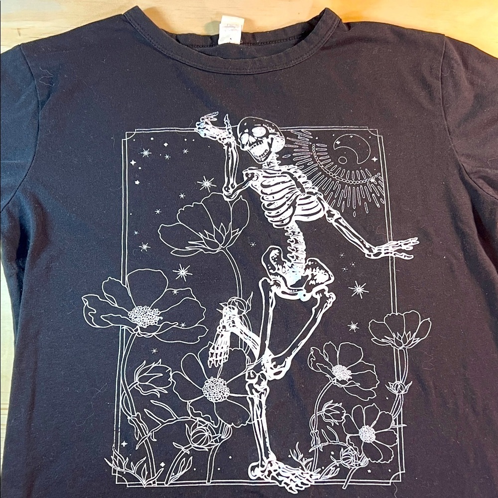 Unique, festive Halloween skeleton shirt kids Sz L